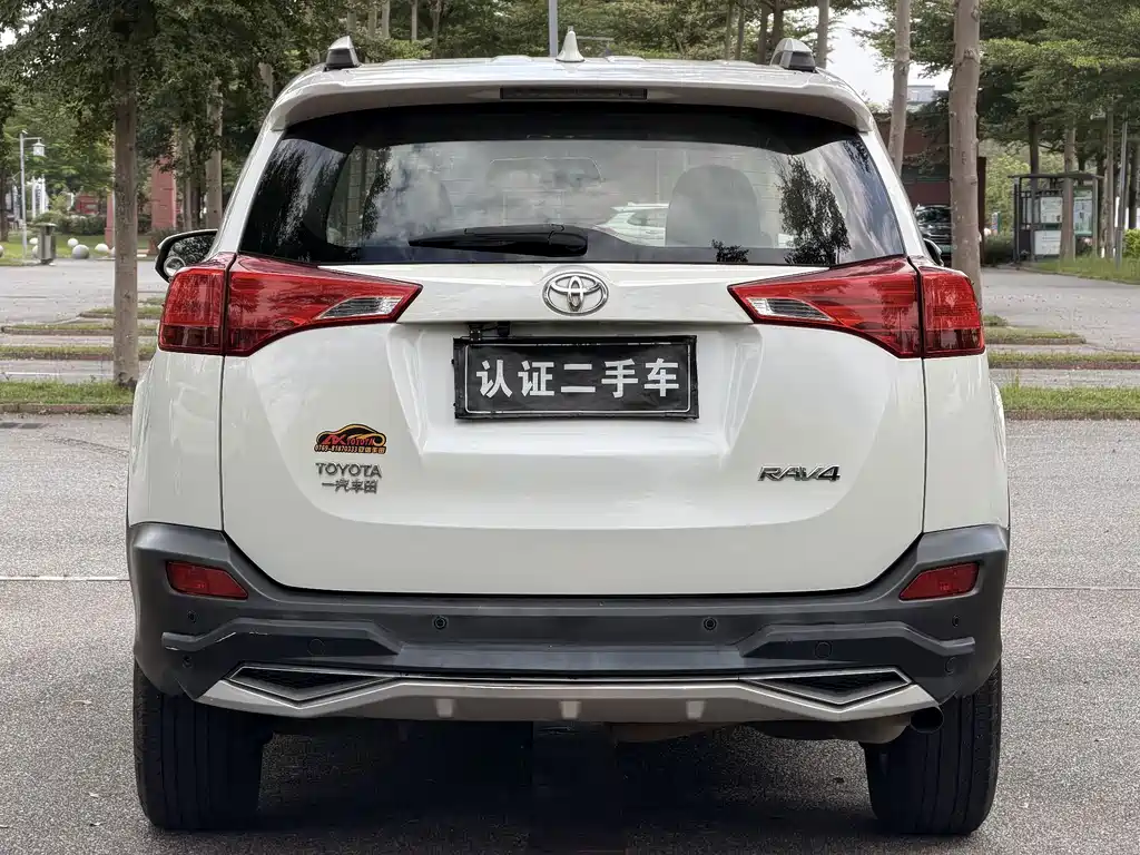 Toyota RAV4 — миниатюра 8