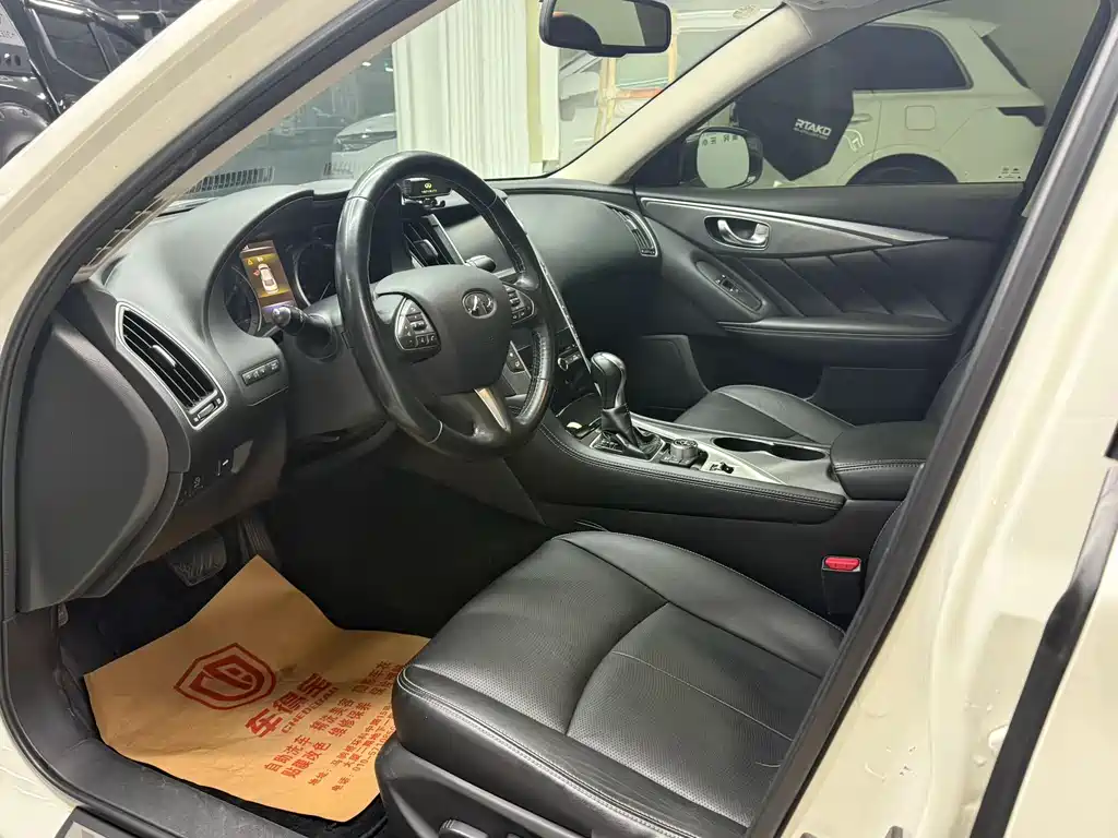 Infiniti Q50L 2016 2.0T Enjoy