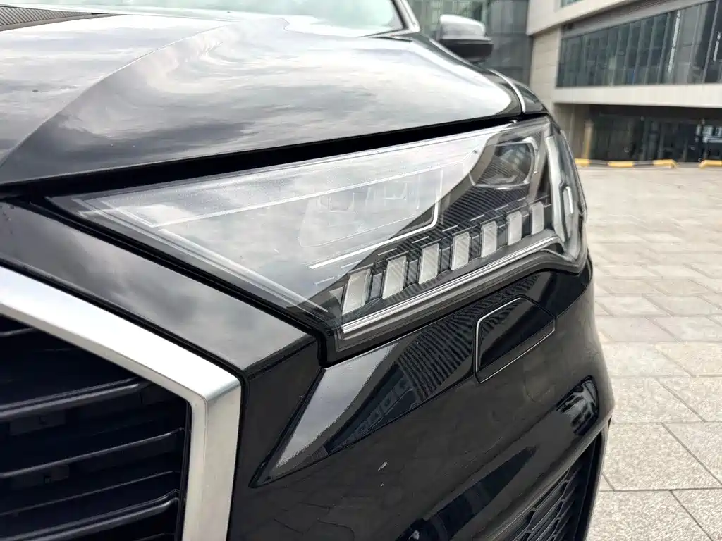 Audi Q7 — миниатюра 6