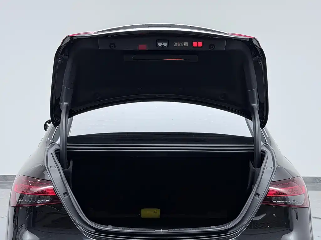 Mercedes-Benz E-Class — миниатюра 52