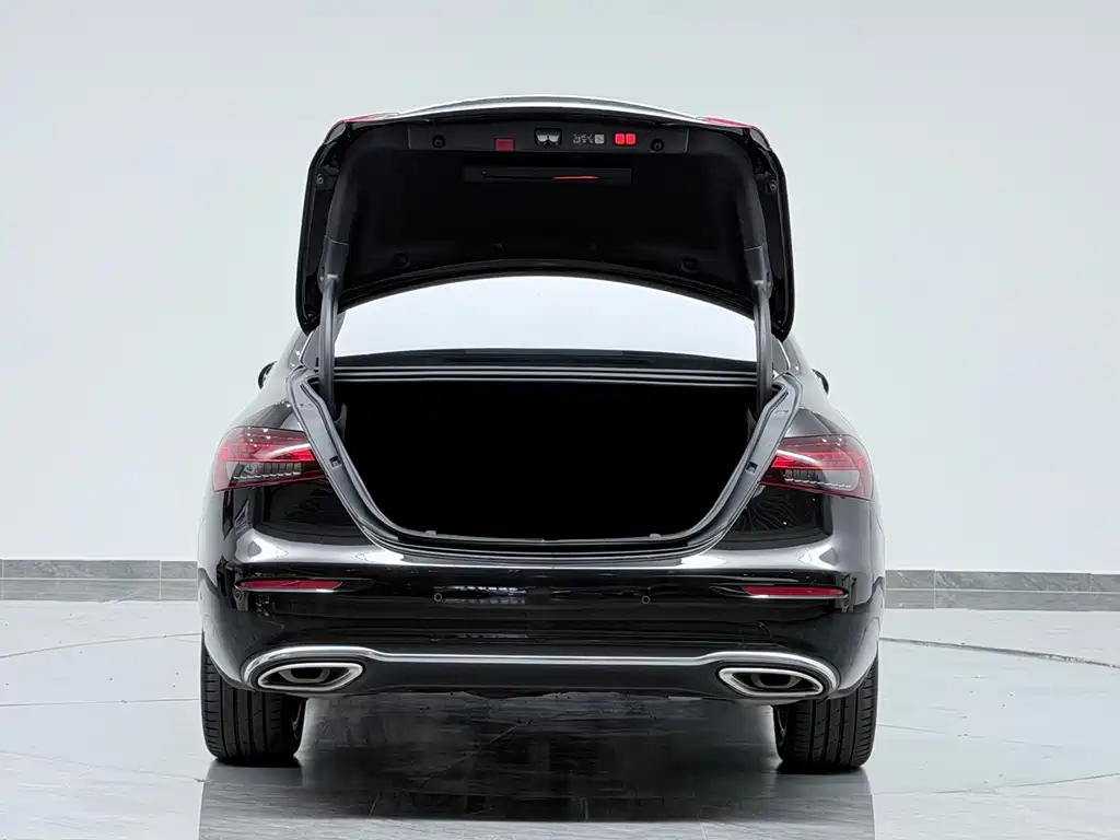 Mercedes-Benz E-Class — миниатюра 51
