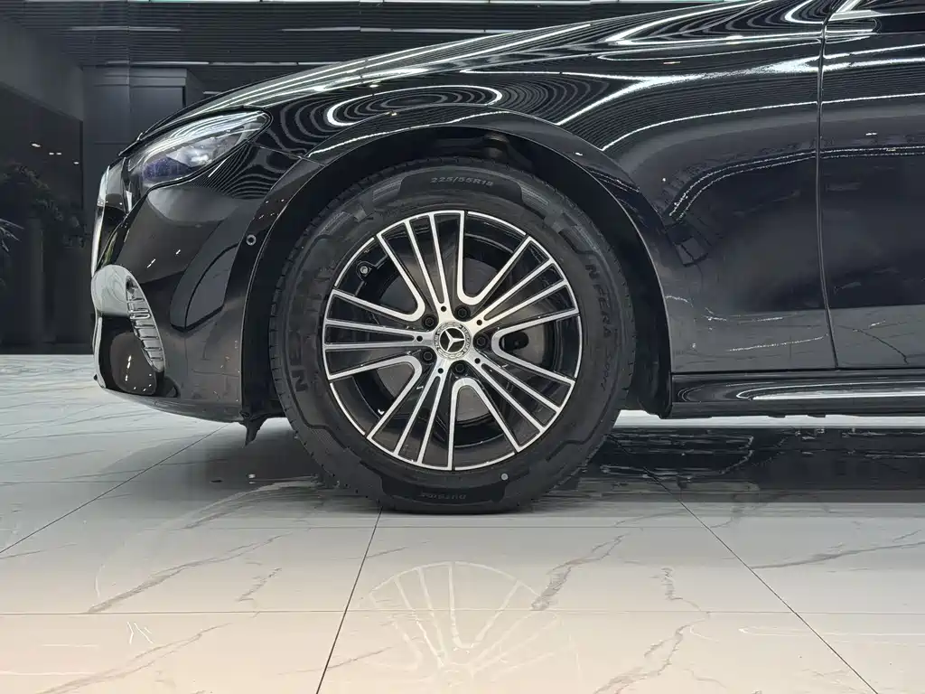 Mercedes-Benz E-Class — миниатюра 14
