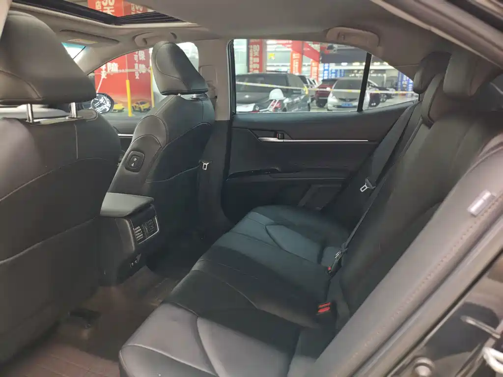 Toyota Camry — миниатюра 9