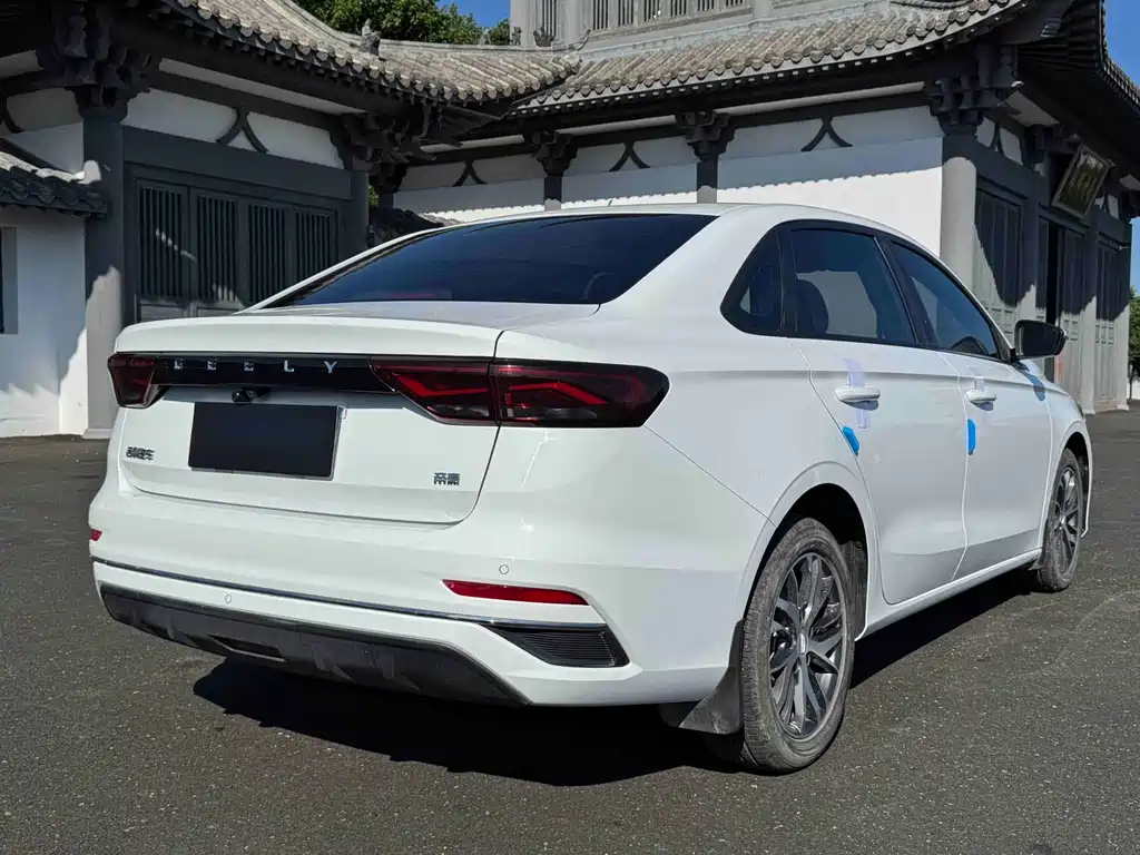 Geely Emgrand — миниатюра 6