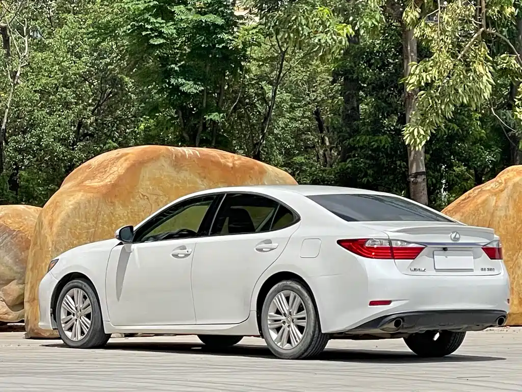 Lexus ES — миниатюра 4