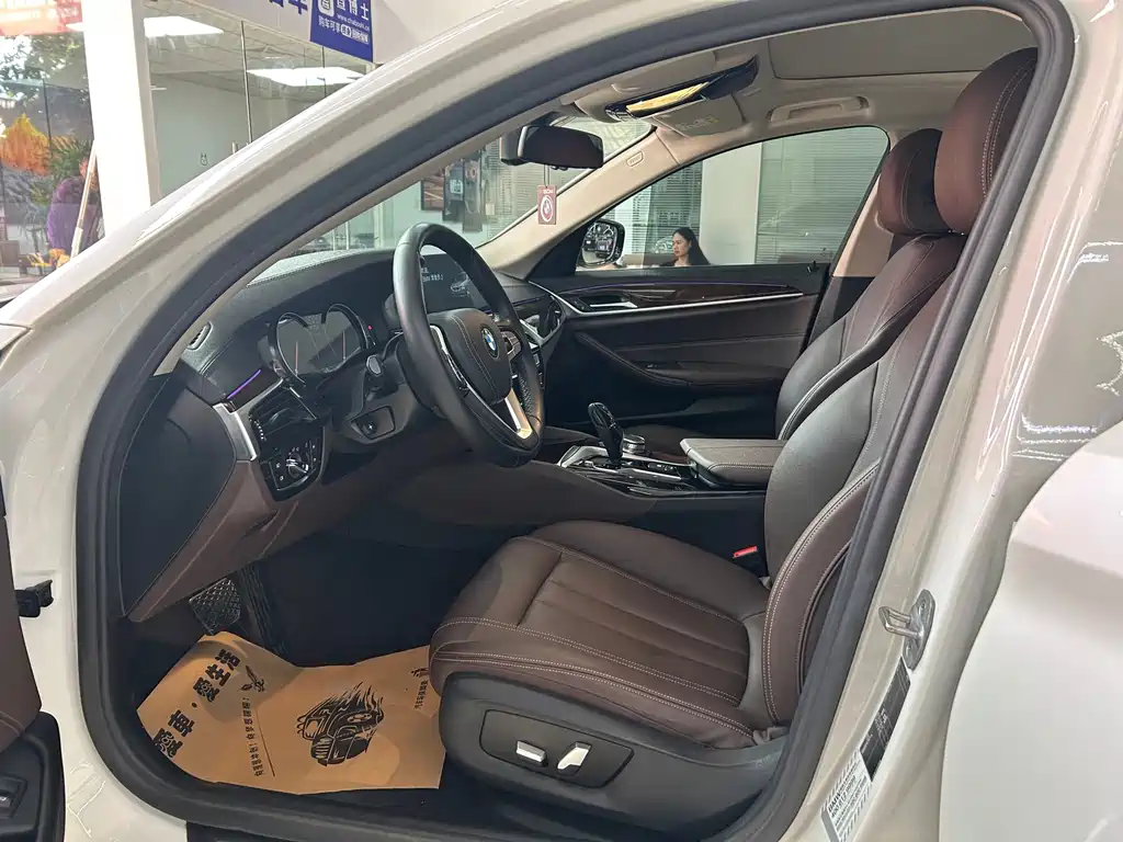 BMW 5 Series — миниатюра 13