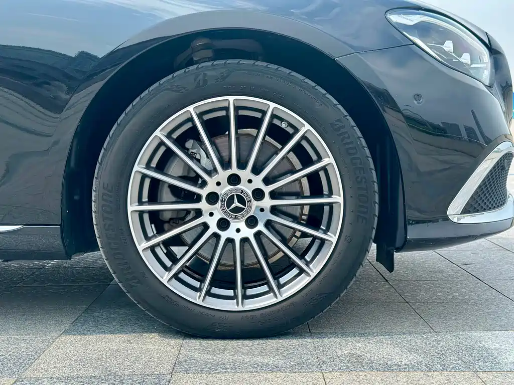 Mercedes-Benz E-Class — миниатюра 10