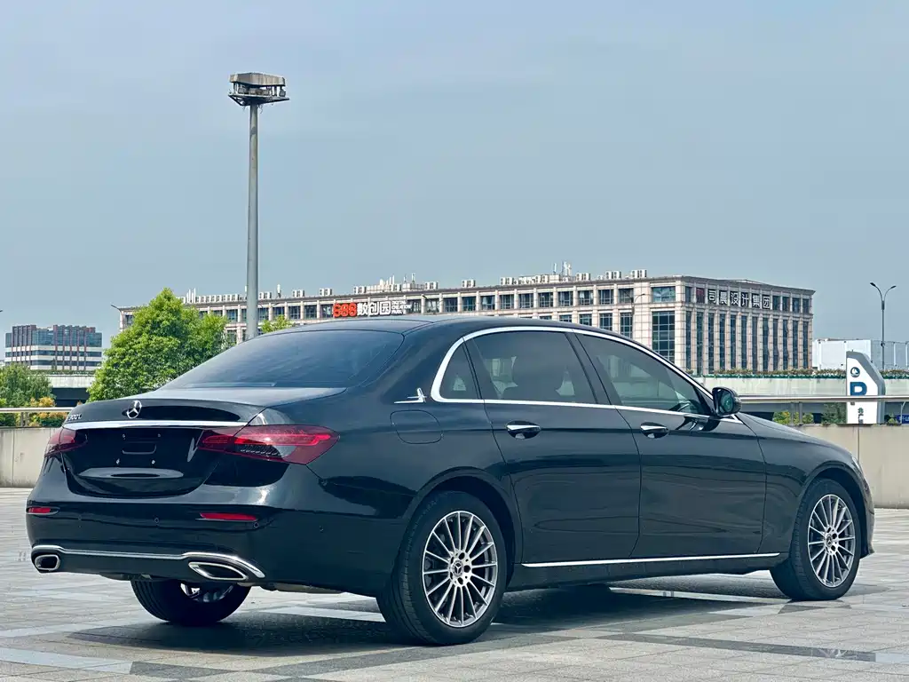 Mercedes-Benz E-Class — миниатюра 12