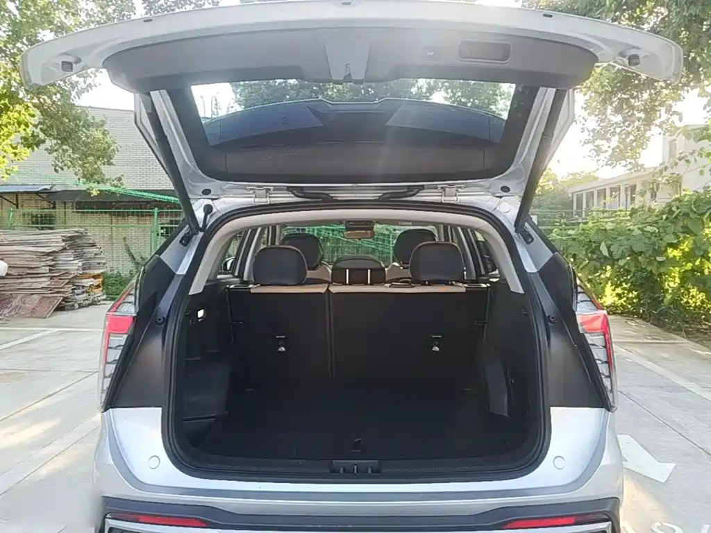 Geely Boyue L — миниатюра 19