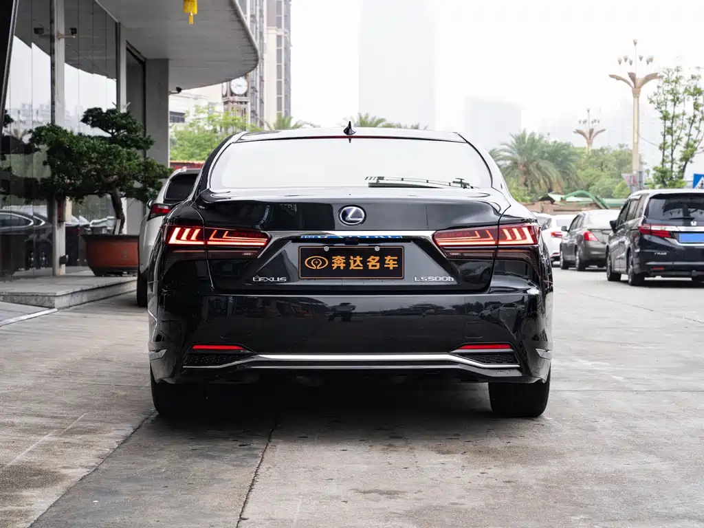 Lexus LS — миниатюра 5