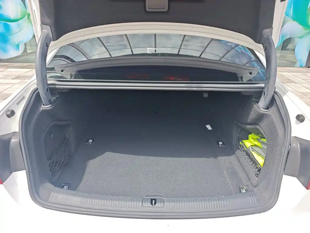 Audi A4L — миниатюра 15