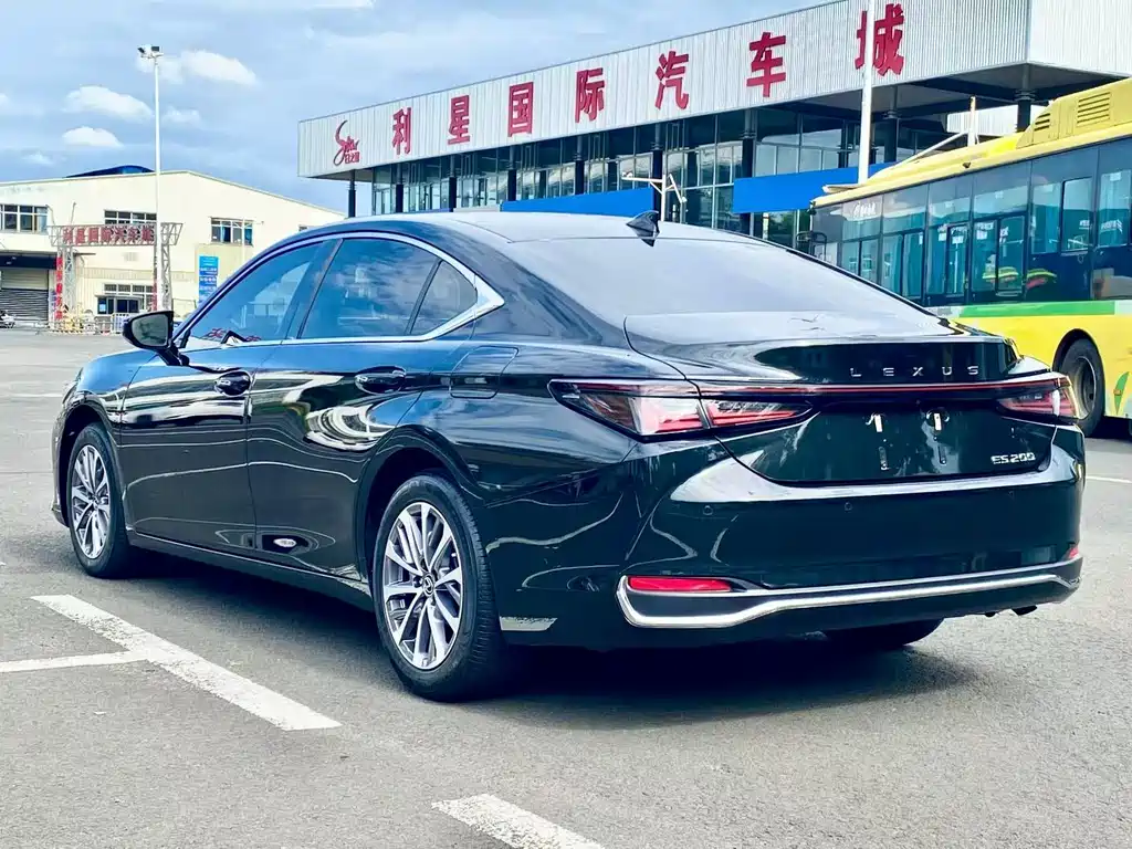 Lexus ES — миниатюра 7