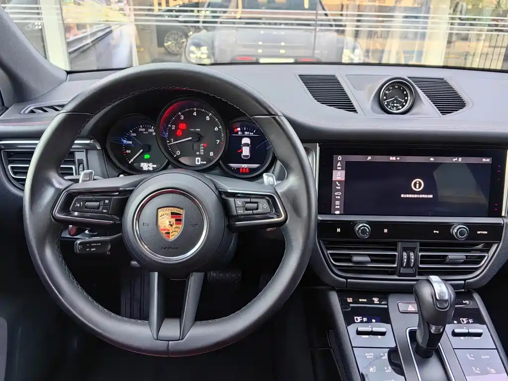Porsche Macan — миниатюра 6
