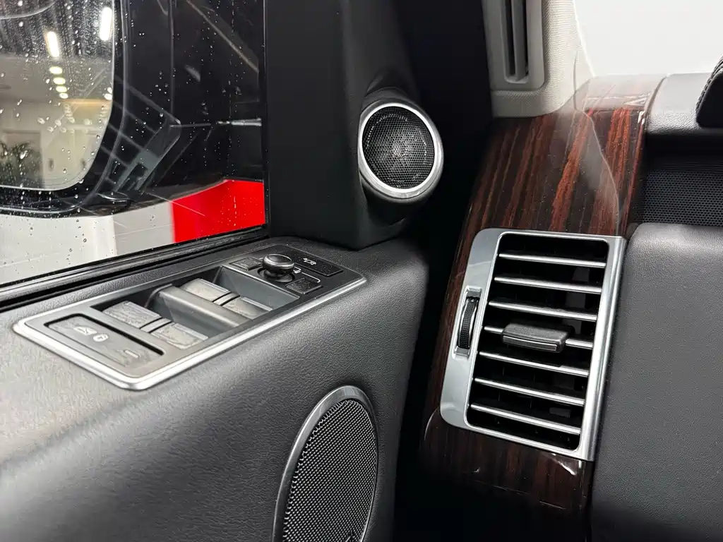 Land Rover Range Rover — миниатюра 14