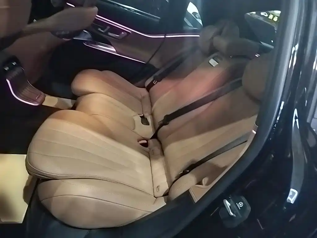Mercedes-Benz E-Class — миниатюра 17