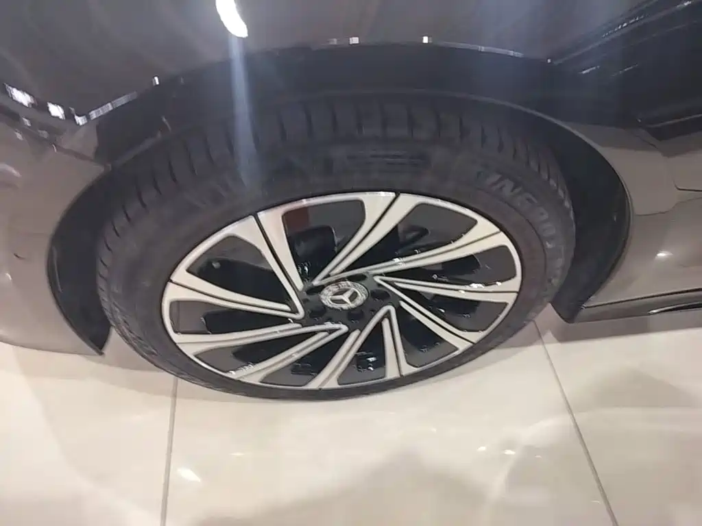 Mercedes-Benz E-Class — миниатюра 23