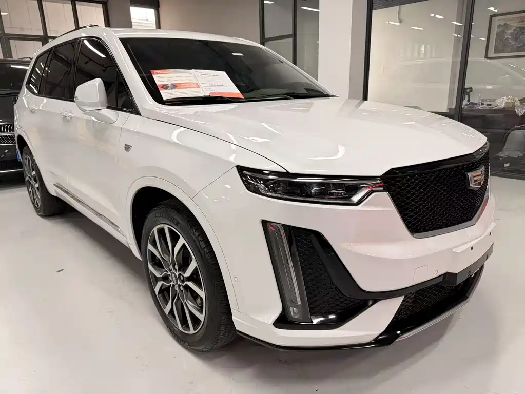 CADILLAC XT6