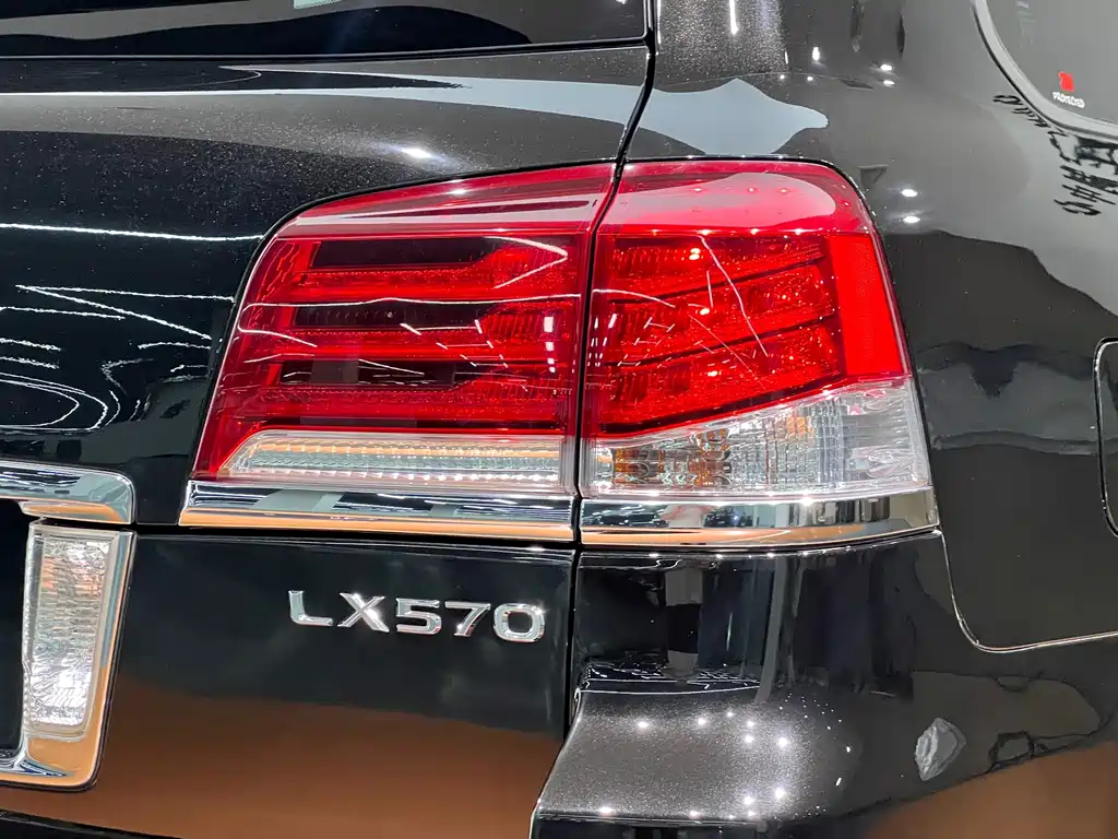 Lexus LX — миниатюра 8