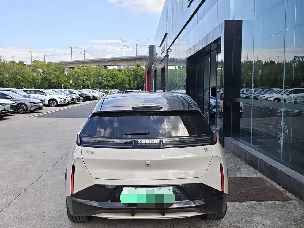 Zeekr X — миниатюра 5