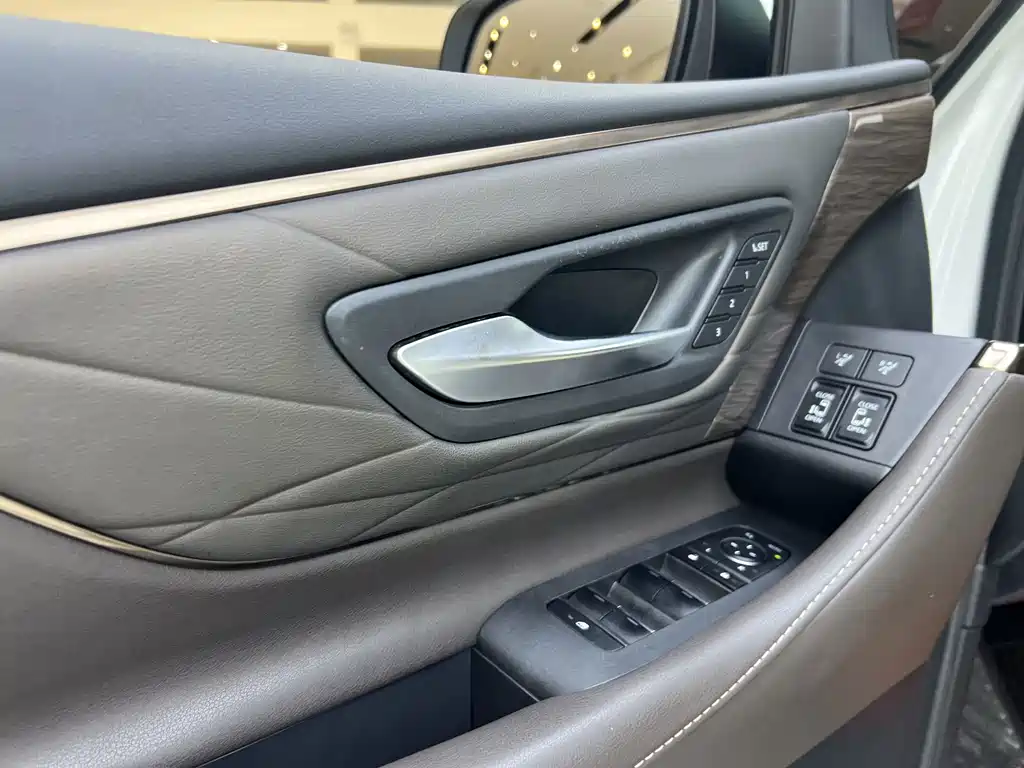 Toyota Vellfire — миниатюра 16