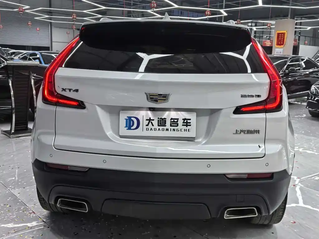 CADILLAC XT4