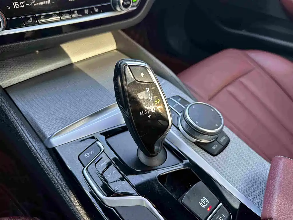 BMW 5 Series — миниатюра 14