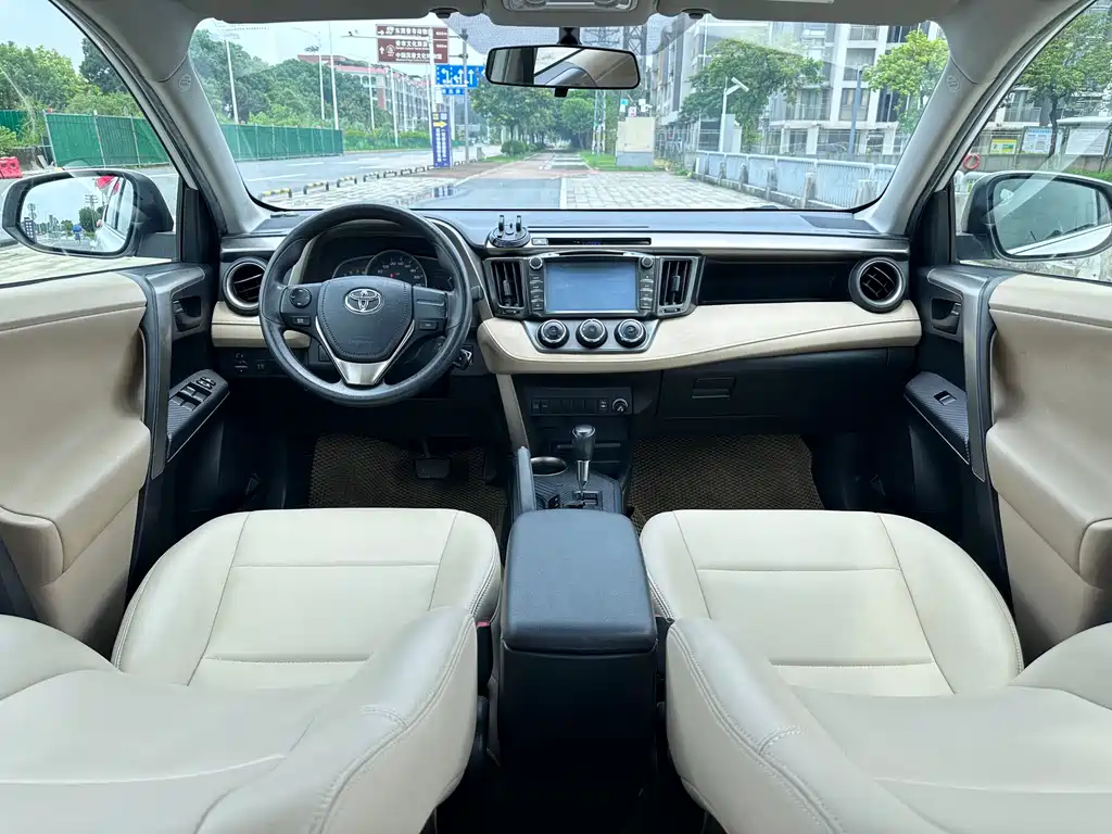 Toyota RAV4 — миниатюра 12