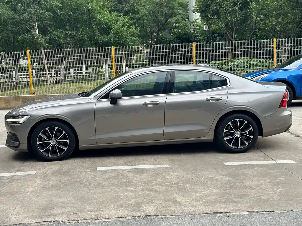 Volvo S60 2021 T4 Luxury
