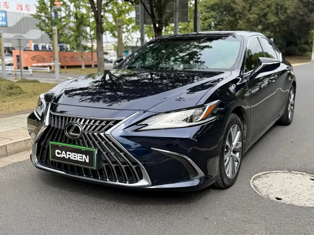 Lexus ES 2020