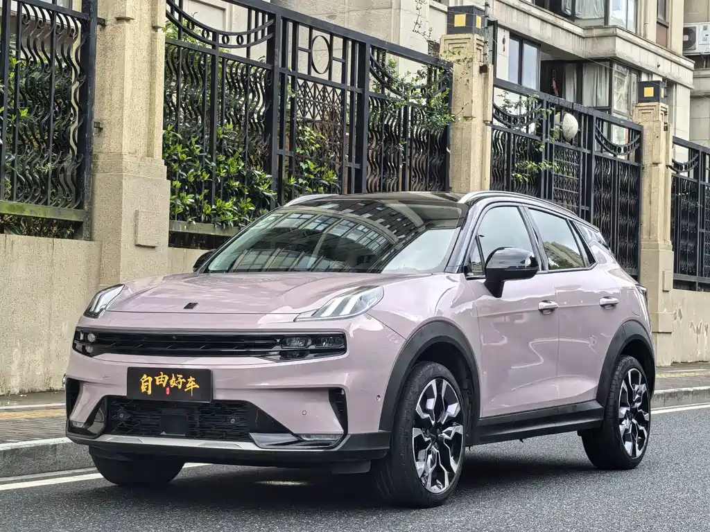 Lynk & Co 06