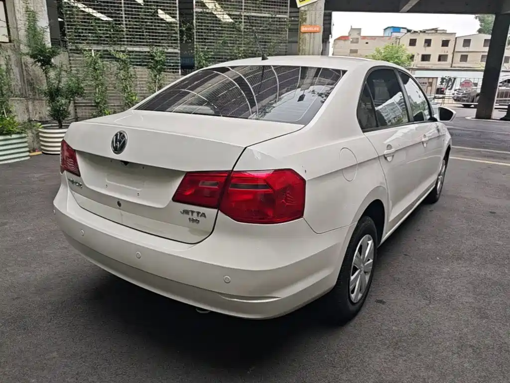 Volkswagen Jetta — миниатюра 7