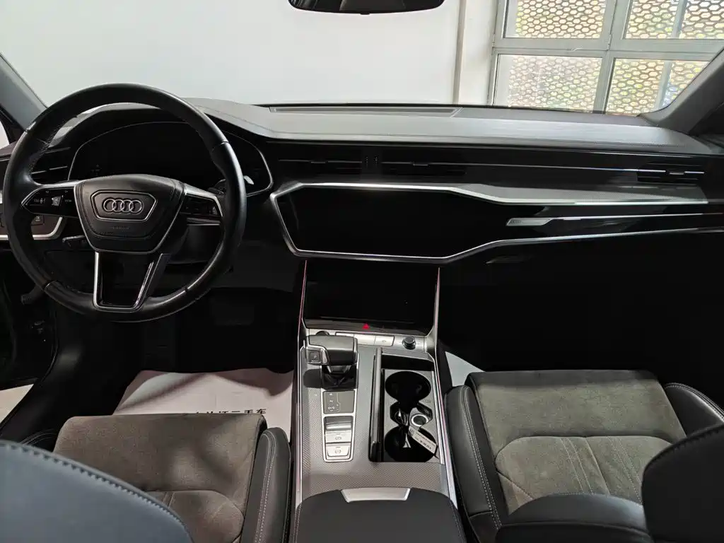 Audi A6L 2024 40 TFSI Luxury