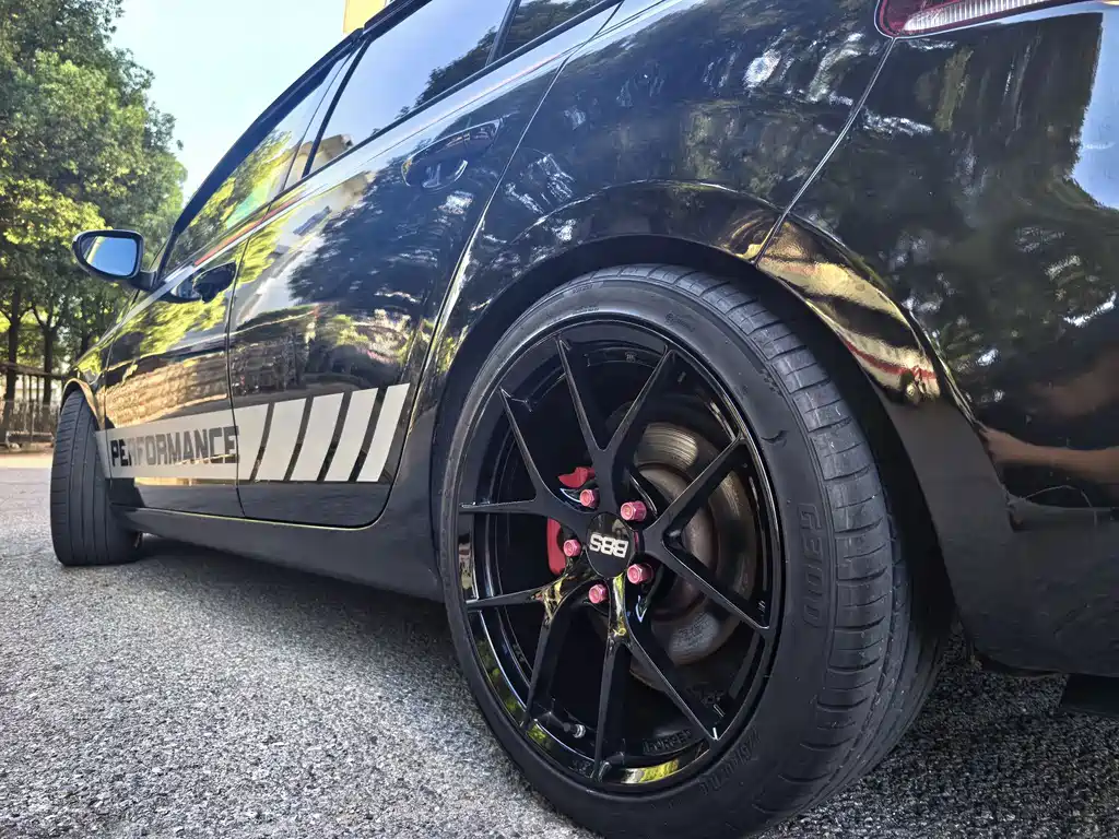 Volkswagen Golf GTI — миниатюра 25