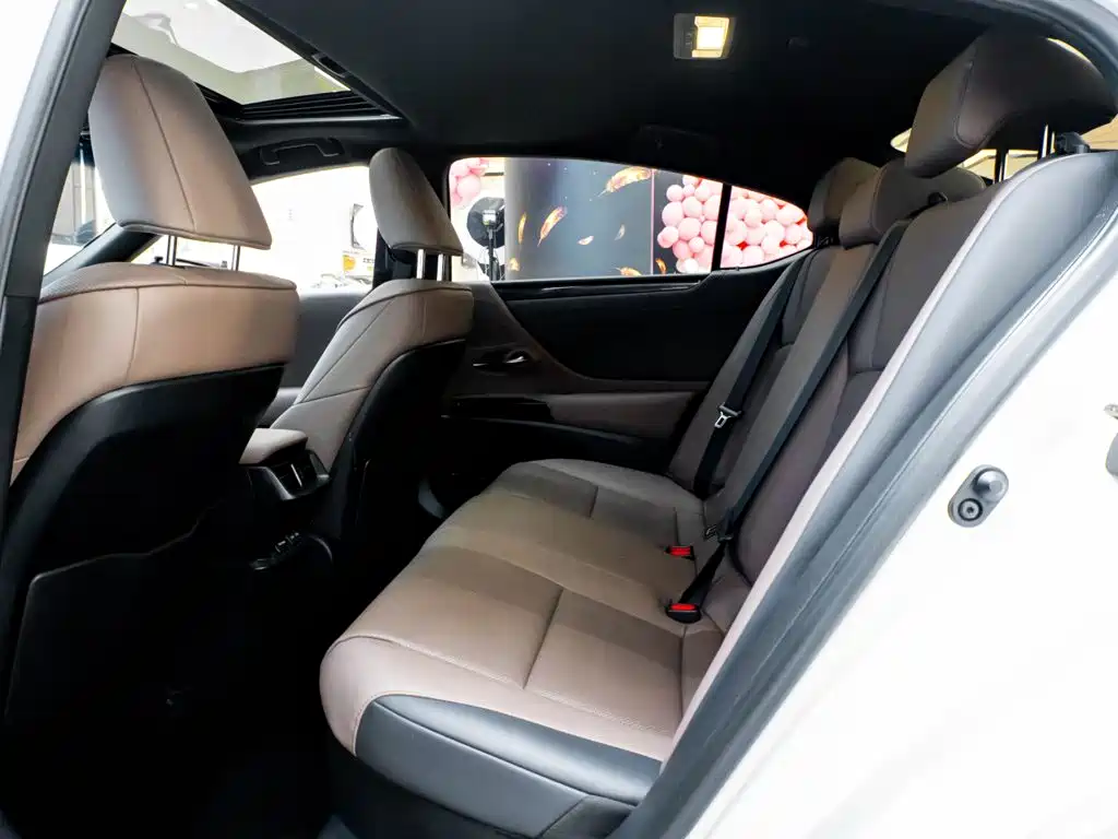 Lexus ES — миниатюра 26