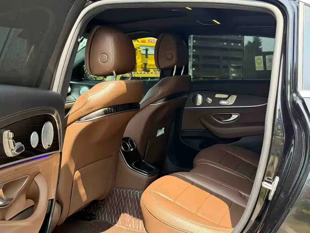 Mercedes-Benz E-Class — миниатюра 7