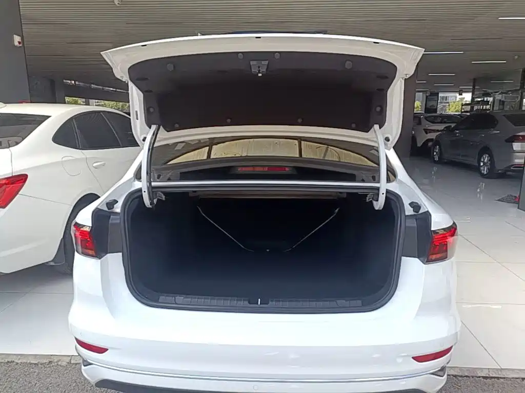 Geely Emgrand — миниатюра 19