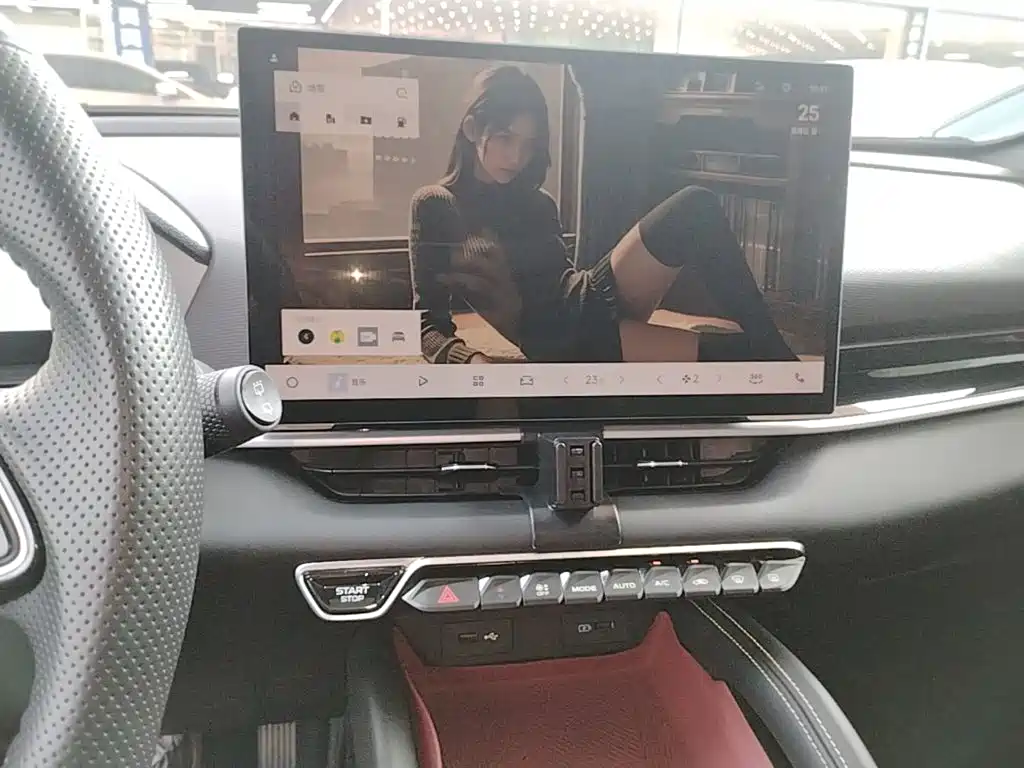 Geely Binyue — миниатюра 13