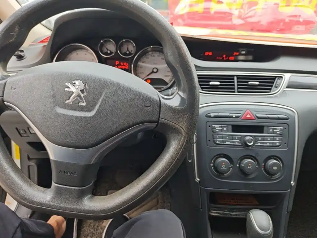 Peugeot 308 — миниатюра 10