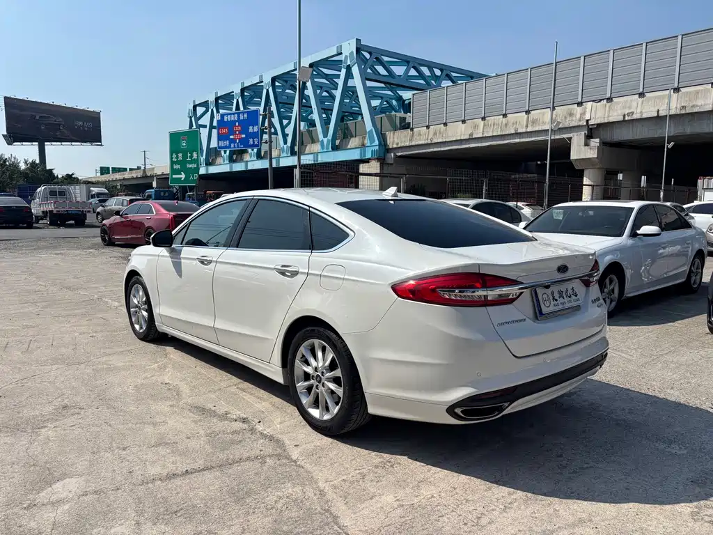 Ford Mondeo — миниатюра 6