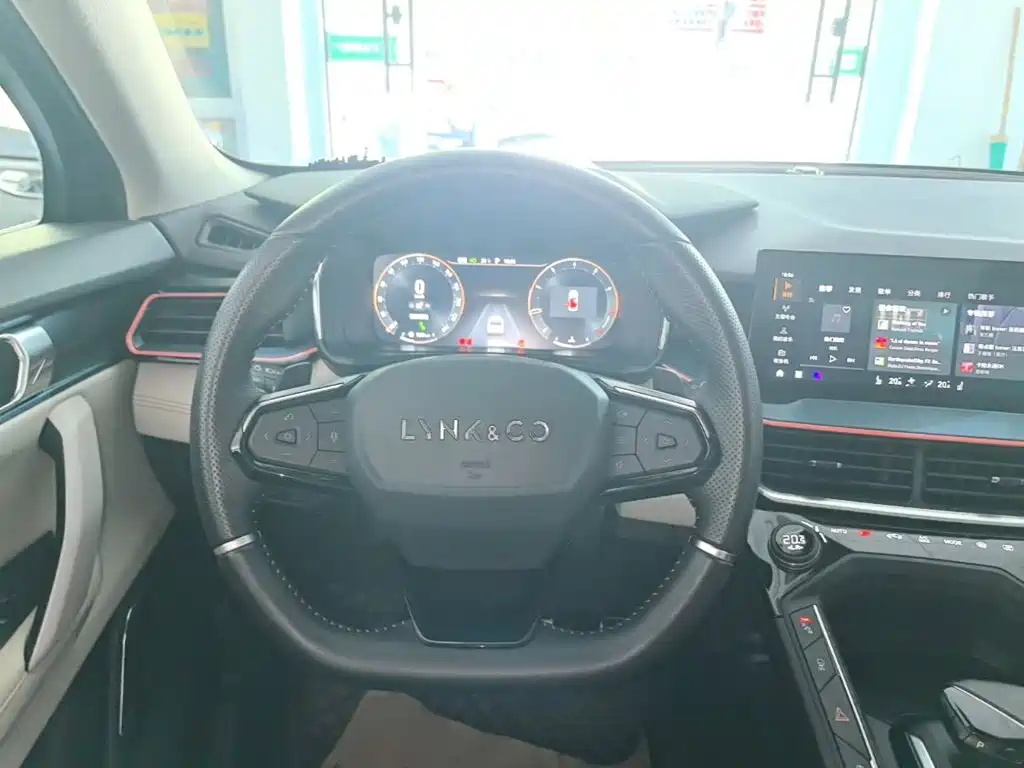 Lynk & Co 06 — миниатюра 11