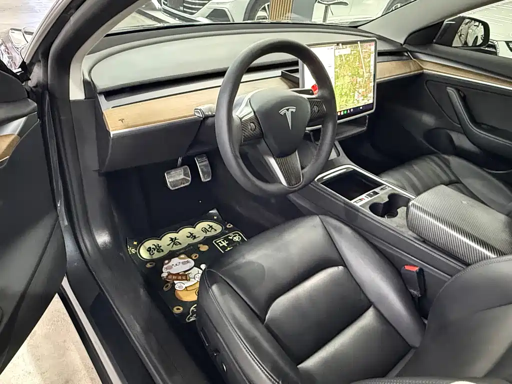 Tesla Model 3 — миниатюра 4