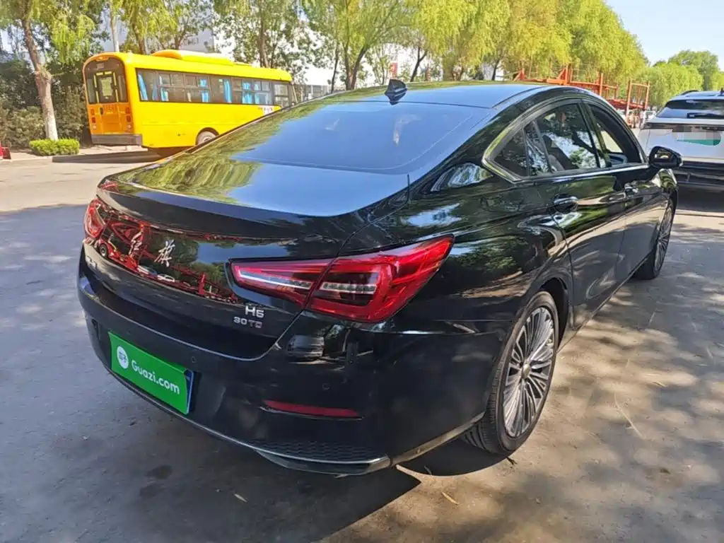 Hongqi Hongqi H5 — миниатюра 7