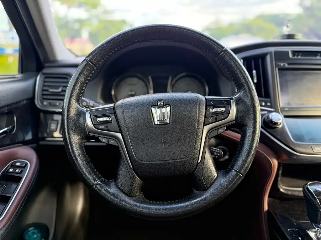 Toyota Crown — миниатюра 10