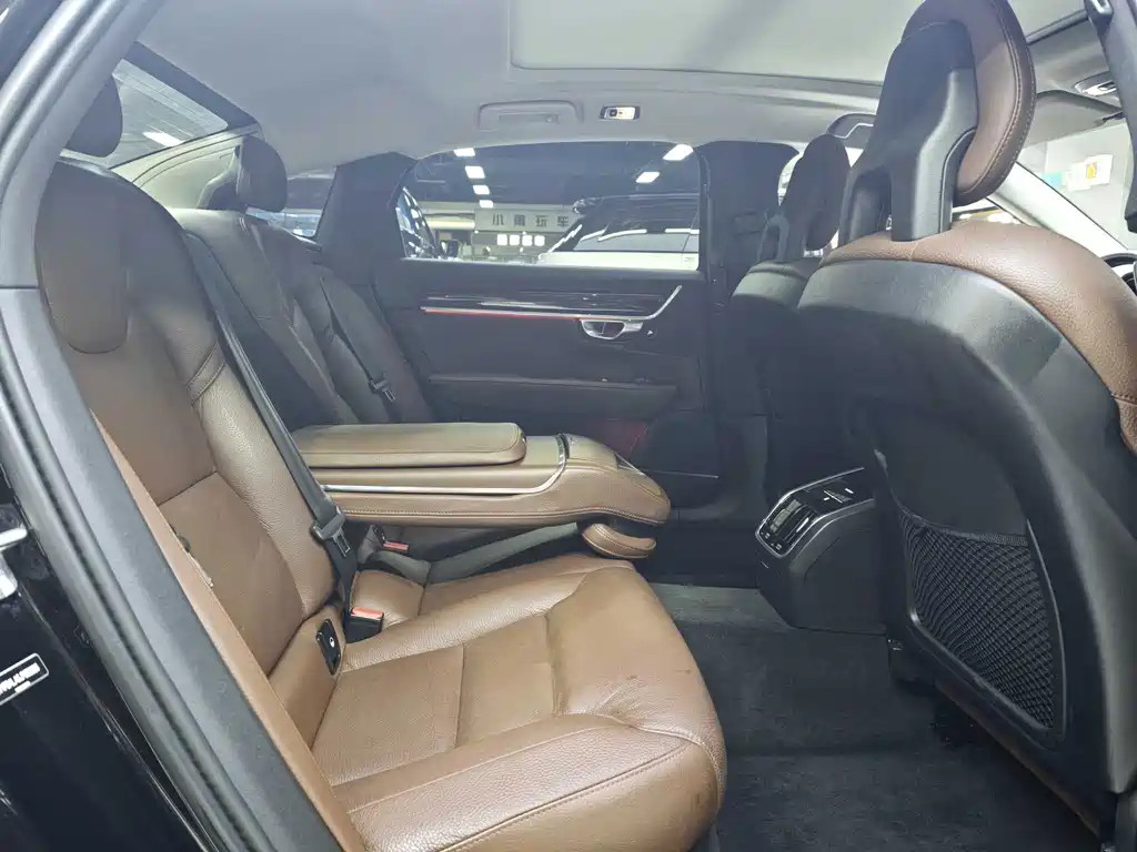 Volvo S90 — миниатюра 17