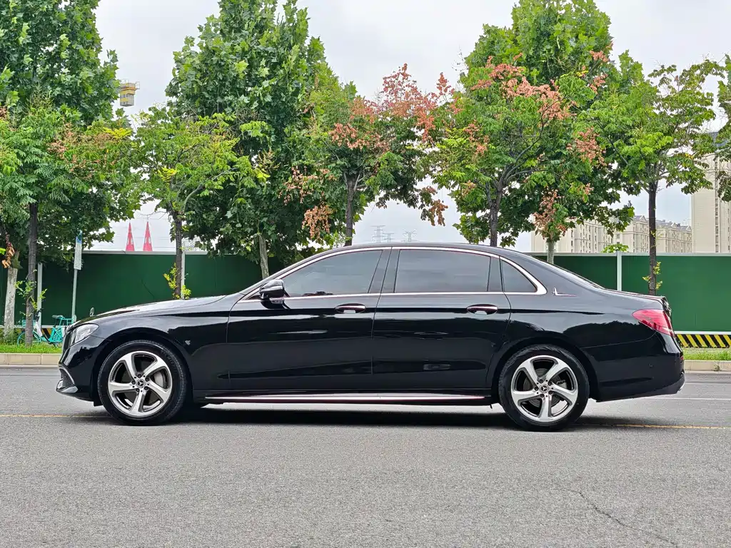 Mercedes-Benz E-Class — миниатюра 12