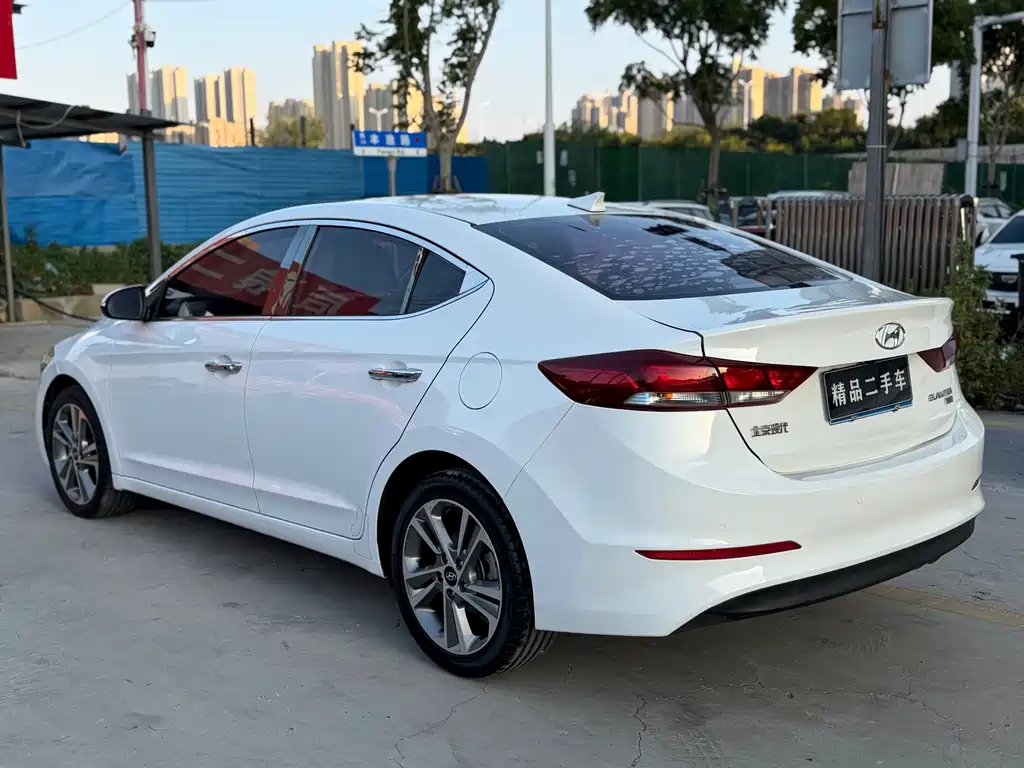 Hyundai Elantra — миниатюра 12