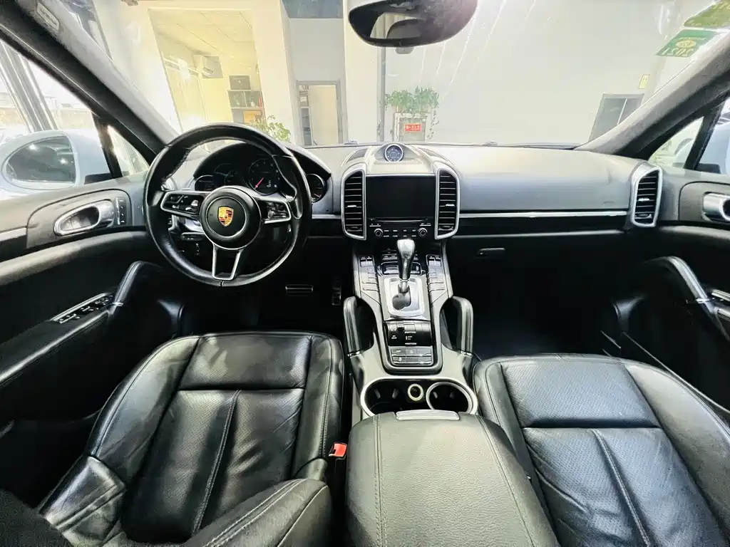 Porsche Cayenne — миниатюра 7