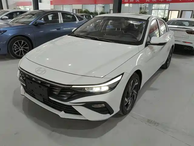 HYUNDAI ELANTRA
