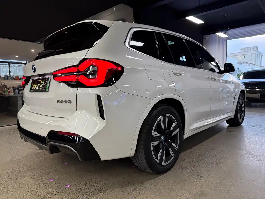 BMW iX3 — миниатюра 13