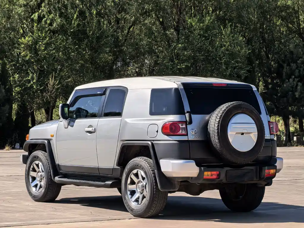 Toyota FJ Cruiser — миниатюра 4